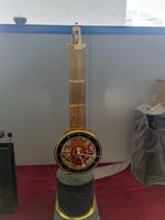 Horloge mécanique de table à pendule oscillant en laiton doré inversé de style français avec base en marbre