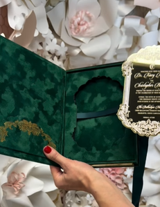 Boîte en velours vert émeraude royale intemporelle <span class=keywords><strong>de</strong></span> luxe sur mesure, <span class=keywords><strong>miroir</strong></span> doré en acrylique, suite d'invitations <span class=keywords><strong>de</strong></span> mariage, boîtes d'invitations au design personnalisé - Product Image 3