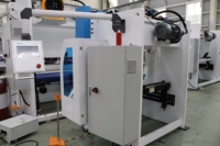 Presse plieuse CNC entièrement automatique WC67K 100 tonnes 2500 mm, robuste, avec moteur à barre de torsion, pour pliage de métaux et hangars aéronautiques