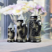 Ensemble de chopes à bière vintage classiques en céramique noire et dorée avec couvercle en aluminium, décorations en relief, panneau personnalisable, réutilisable et écologique