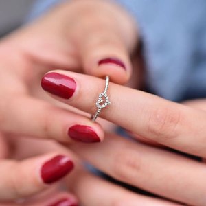 Anello Minimalista Traforato a Cuore per Donna, Elegante Gioiello da Dito alla Moda - Product Image 4