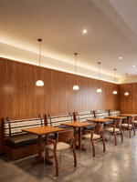Ensembles de mobilier de restaurant moderne et minimaliste en PVC : banquettes, tables et combinaisons de canapés commerciaux personnalisables pour cafés