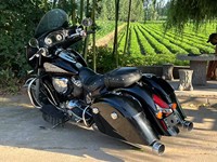 Motocyclette de tourisme Indian Roadmaster V-Twin, carénage complet noir chromé