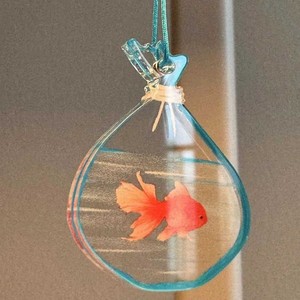 Colgante Creativo de Pez Dorado Translúcido Pequeño de Acrílico, Estilo Ins, de Vidrio Soplado, para Decoración del Hogar, Regalo Elegante con Estilo Romántico - Product Image 1