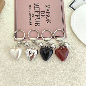 Llavero de aleación con colgante pequeño de resina 3D en forma de corazón, estilo minimalista y creativo, color caramelo, accesorio para bolso, venta al por mayor - Product Image 3