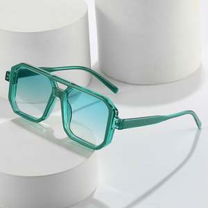 Gafas de Sol Cuadradas de Moda Vintage al por Mayor para Hombre y Mujer, Estilo Punk con Remaches Poligonales y Doble Puente - Product Image 2