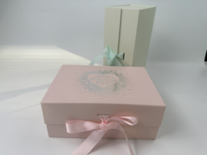 Boîte cadeau pliable de luxe avec logo personnalisé, boîte en carton pliable avec fermeture magnétique et ruban - Product Image 3