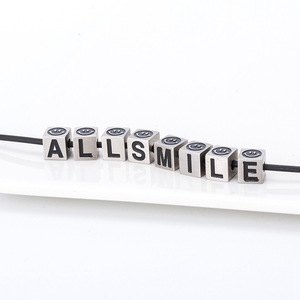 สร้อยคอจี้ตัวอักษรสแตนเลสสตีล แฟชั่นผู้ชาย จี้รูปทรงเรขาคณิต ลูกเต๋า ยิ้มแย้ม ของขวัญ เครื่องประดับ - Product Image 2