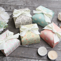 Boîte cadeau de mariage carrée rigide rose en gros avec laminage mat, gaufrage, motif floral, taille personnalisée, emballage artisanal pour biscuits et bonbons