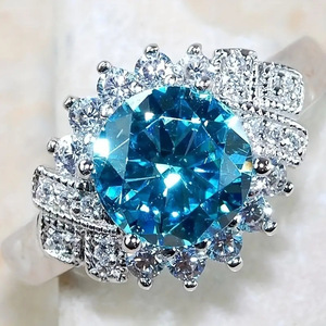 Anello dal Design Accattivante, Stile Audace per Donne - Product Image 1