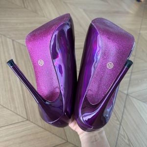 Chaussures de soirée de luxe à talons aiguilles et bout pointu, couleur métallique violette brillante, semelle extérieure personnalisée, grande taille 46 - Product Image 2