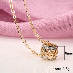 Hollow Out Hourglass Pendant Necklace for Women, Minimalist Fashion Collarbone Chain with Elegant Style - Product Image 5
