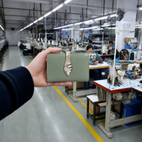 Bolso de Mano Tipo Clutch de Cuero PU Color Verde Salvia con Detalle de Piel de Serpiente, Elegante y Chic para Uso Diario, Personalizable OEM