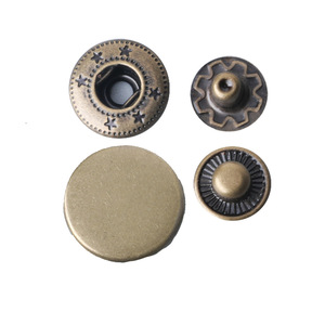 กระดุมทองเหลืองแบบกลมลายดาว ปราศจากนิกเกิล อุปกรณ์ตกแต่งเสื้อผ้า - Product Image 1