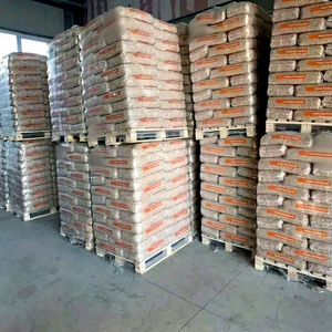 Briquettes de granulés de bois en sac de 15 kg, avec 0,7 % de cendres et 10 % d'humidité, pour système de chauffage - Product Image 1