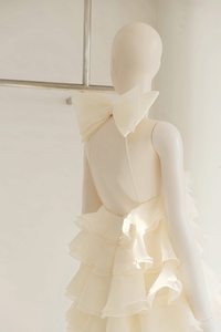 Vestido Mini de Gasa Dulce con Volantes, Sin Mangas, Estilo A-Line, para Fiesta, Cintura Natural, Ajuste Holgado, Color Sólido, Dobladillo en Capas, Estilo Verano - Product Image 3