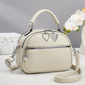 Wholesale Newest <b>Handbag</b> Women's <b>Small</b> Crossbody Shoulder Bag Collection New Clutch Bag Women <b>Handbags</b> With Heart Pendant - Product Image 2