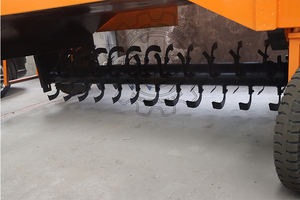 小型农夫使用自走式堆肥翻转机，用于有机堆肥翻转机 - Product Image 5