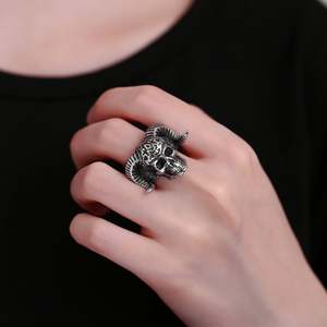 Anillo de moda para hombre, joyería de acero inoxidable, estilo gótico punk, con cabeza de oveja y calavera, para comercio exterior, venta al por mayor - Product Image 2