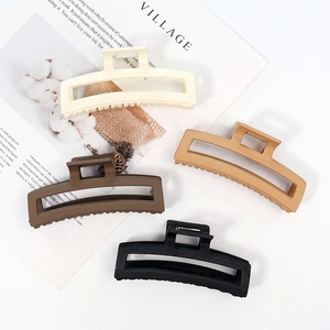 Lot de pinces à cheveux grandes en plastique marron mat de 11,5 cm pour femmes, certifiées Sedex Audit Factory - Product Image 1