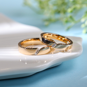 Bague de mariage de luxe faite à la main en or rose massif 18 carats avec diamant naturel taille baguette unique et gravure latérale, rhodiée, pour fêtes et Saint-Valentin - Product Image 4