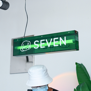 Hộp Đèn Acrylic tùy chỉnh với dây thép treo trong phòng trưng bày hành lang - Product Image 3