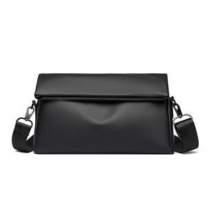 Bolso Bandolera de Fin de Semana para Hombre con Diseño de Logotipo Personalizado, Bolso de Cintura para Trabajo y Fitness, Bolso Cruzado de Nylon Negro, Riñonera para Hombre - Product Image 3