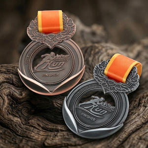 Médaille <span class=keywords><strong>de</strong></span> sport personnalisée en métal, gravée, avec attache ailée, pour athlètes, médaille <span class=keywords><strong>de</strong></span> marathon en bronze antique creuse pour courses d'endurance - Product Image 4