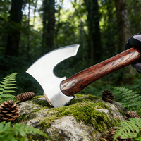 Tomahawk en acier carbone forgé à la main - Hache tactique avec manche en bois sculpté pour le camping, la survie et le travail du bois