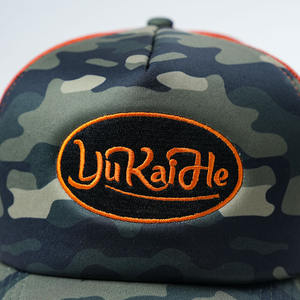 ग्रीष्मकालीन आउटडोर दो टोन डिजाइनर प्रिंटिंग फोम 5 पैनल जाल टोपी उच्च गुणवत्ता वाले पुरुषों कढ़ाई लोगो के साथ ट्रकर टोपी - Product Image 6