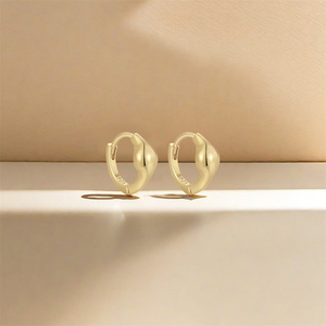 Pendientes de Aro con Forma de Corazón en Plata de Ley S925, Diseño Clásico Geométrico, Cónicos y Lisos - Product Image 3