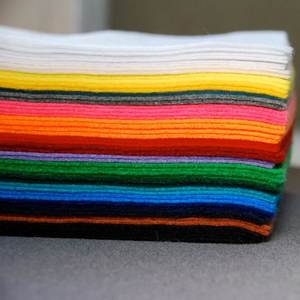 Feutre <span class=keywords><strong>de</strong></span> <span class=keywords><strong>laine</strong></span> pure 4 mm d'épaisseur 65*65 pouces 15 kg/feuille Technique non tissée respirante <span class=keywords><strong>pour</strong></span> l'artisanat, les manteaux et l'usage industriel - Product Image 2