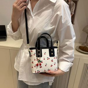 Nouveau Sac à Main Bandoulière Tendance Femme 2025 Grande Capacité Mignon pour le Quotidien Sac Seau Polyvalent - Product Image 4