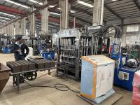 Machine de fabrication de blocs de béton en ciment QT6-15 entièrement automatique Ligne de production de briques creuses avec pompe moteur Composants de base PLC