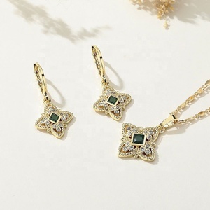 Parure de bijoux de mariage 3 pièces pour femme en laiton raffiné plaqué or 18 carats - Boucles d'oreilles et colliers en zircon pour anniversaires, en alliage - Product Image 2