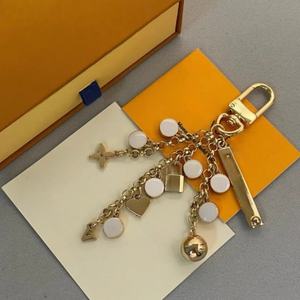 Llavero de metal con dijes de esmalte coloridos, colgante de corazón dorado para llaves de coche, accesorios para bolso de mujer - Product Image 3