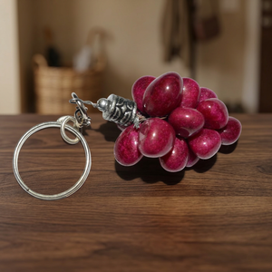 Llavero Hecho a Mano con Rubí Rojo Oscuro de Corte Brillante Redondo, Gema Natural Pulida para Joyería, de Gujarat - Product Image 3