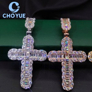 Colgante de Plata de Ley 925 Personalizado de Fábrica con Cruz de Moissanita y Corte Baguette para Hombre, Amuleto Hip Hop de Corte Redondo para Hombre, Pasa el Test de Diamantes GRA - Product Image 1