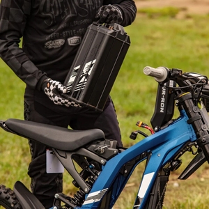 <span class=keywords><strong>Moto</strong></span> tout-terrain électrique Surron LBX 2026, 60V 8Kw haute puissance, 40Ah longue autonomie, 80 km/h, suspension intégrale, <span class=keywords><strong>moto</strong></span> tout-terrain électrique - Product Image 3