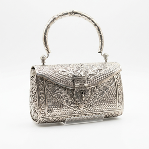 Sacs en métal gaufré à texture artistique pour accessoires de mode, fêtes, événements de cadeauts et acheteurs en gros dans le monde entier. - Product Image 1