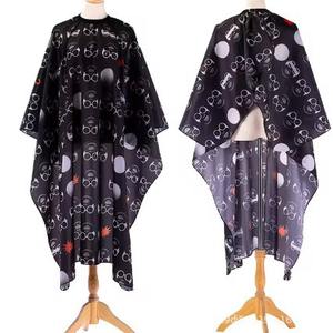 Cape de salon professionnel pour hommes grande Cape de coiffure imperméable personnalisée pour adultes Cape de barbier personnalisée - Product Image 6