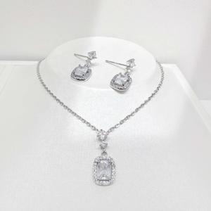 Juego de joyería fina de plata 925 para novia, diseño simple de 2 piezas, con diamantes y circonitas, para boda. - Product Image 1