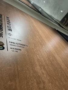 Panneau mural léger de luxe en pierre ardoise marbrée brillante d'excellente qualité pour le salon à exporter - Product Image 3