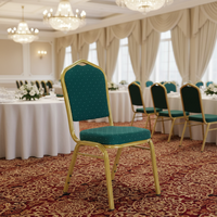Fabricant professionnel de chaises de banquet empilables en tissu avec cadre doré, couleurs personnalisées, pour salles de réception et hôtels.