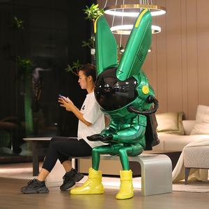 Escultura de conejo espacial brillante de marca de moda, adorno de oso interestelar KTV grande, barra de conejo Robbi Yueguang, resina de fibra de vidrio - Product Image 3