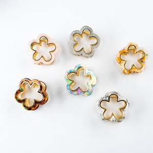 Pince à cheveux artisanale en forme de petite fleur, en acétate, bijou frais, 4,7 cm, Nouveauté de novembre - Product Image 5