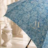 Parapluie droit de luxe avec cadre en fibre de verre de 14 mm, résistant au vent (60 mph), ouverture manuelle, tissu 210T, poignée en bois courbée solide, logo personnalisé