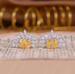 Pendientes de Plata Pura con Circonita Sintética en Forma de Hielo de 8x10mm, Color Amarillo, Baño de Rodio - Product Image 3