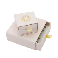 Boîtes d'emballage rigides pour bijoux en carton recyclable avec logo personnalisé en relief, 5x5x3cm 9x9x3.5cm pour bagues, boucles d'oreilles, doublure en coton