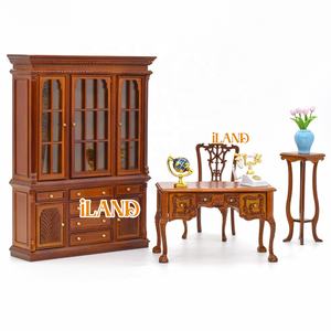 ILAND पैलेस शैली गुड़ियाघर फर्नीचर 1/12 पैमाने, तीन-दरवाजा कलेक्टर कैबिनेट गुड़ियाघर अध्ययन या कमरे में रहने वाले के लिए. - Product Image 5